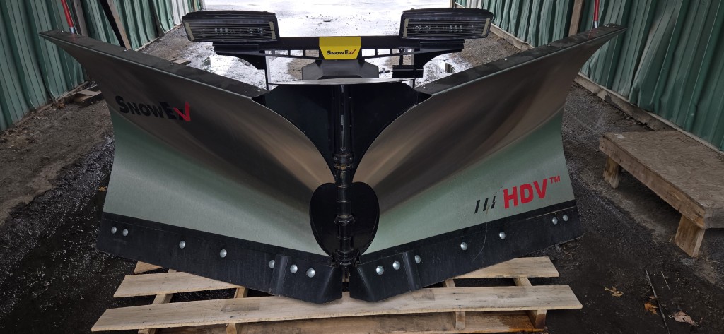 snowex V-plow 8.5 ft